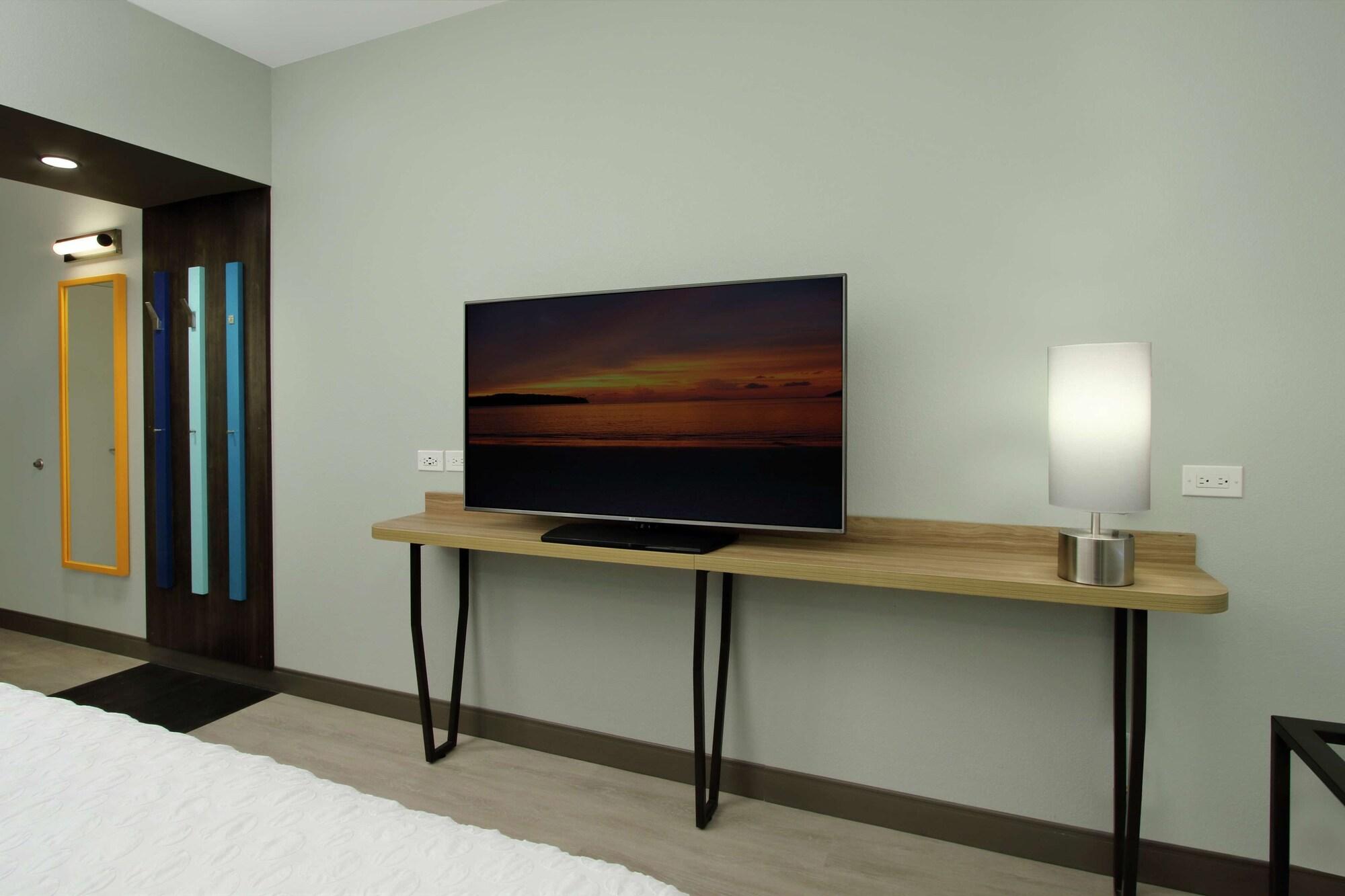 Tru By Hilton Meridian Ngoại thất bức ảnh