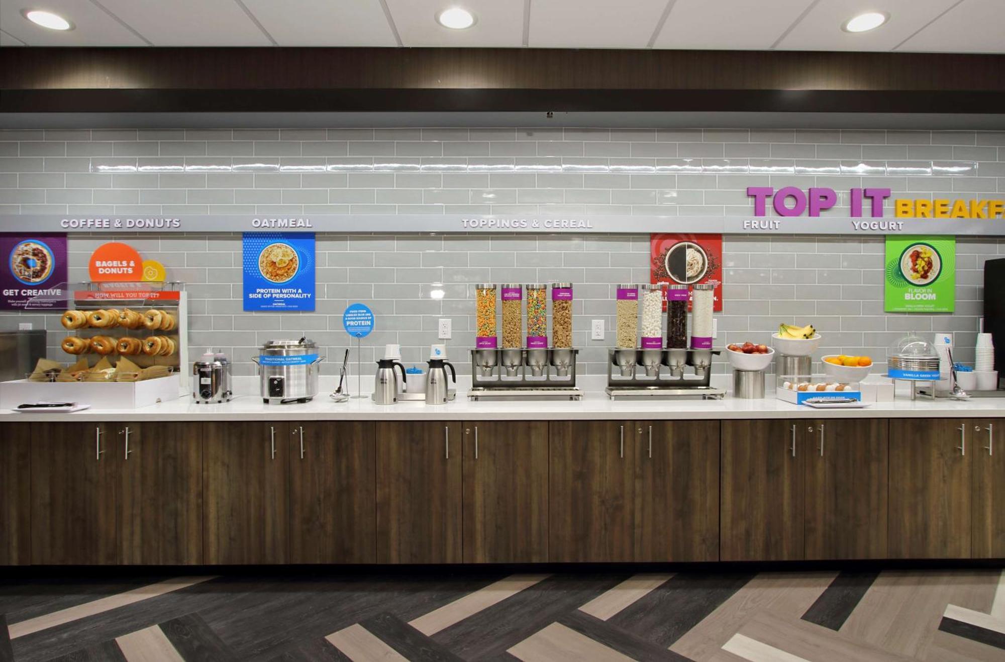 Tru By Hilton Meridian Ngoại thất bức ảnh